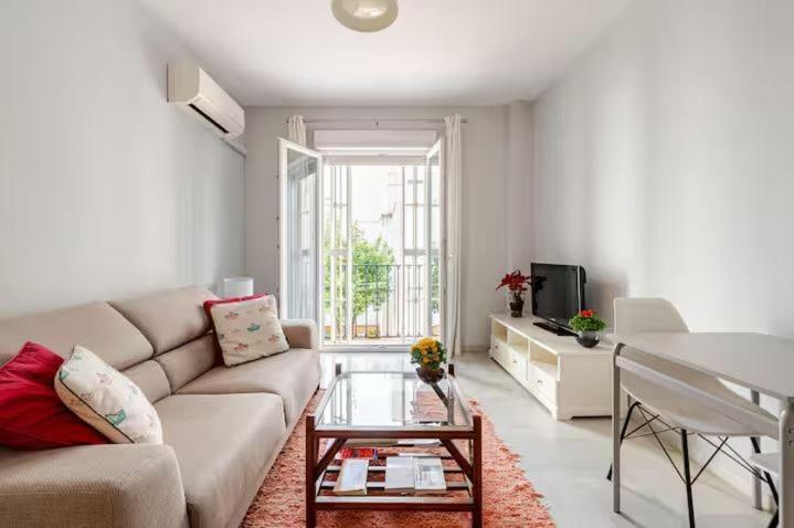 Luminoso Apartamento Exterior Con Balcon Y Patio En Centro Historico Feria-Alameda Sewilla Zewnętrze zdjęcie